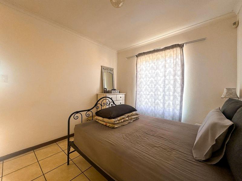 2 Bedroom Property for Sale in Oakglen Western Cape